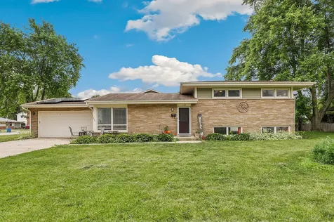 1104 New Haven Avenue Aurora IL 60506