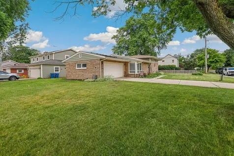 1104 New Haven Avenue Aurora IL 60506