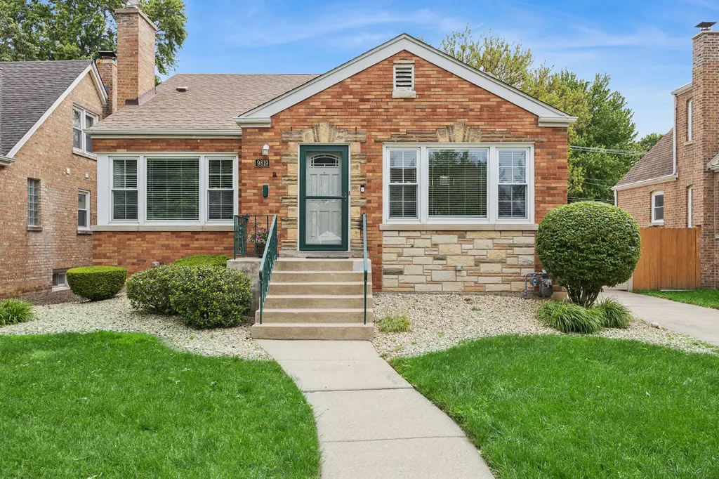 9819 South Millard Avenue Evergreen Park IL 60805