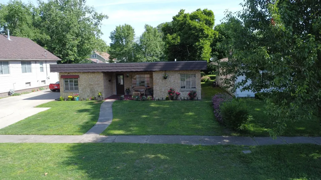 544 East Mulberry Street Watseka IL 60970