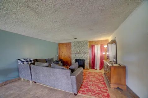 544 East Mulberry Street Watseka IL 60970