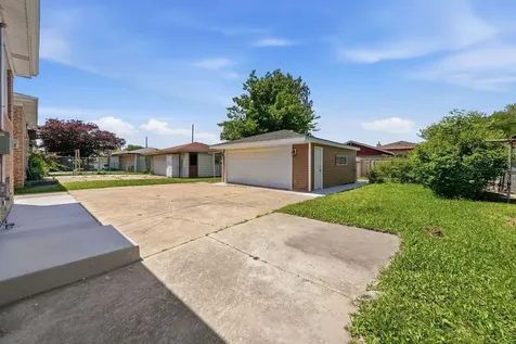 530 Bensley Avenue Calumet City IL 60409