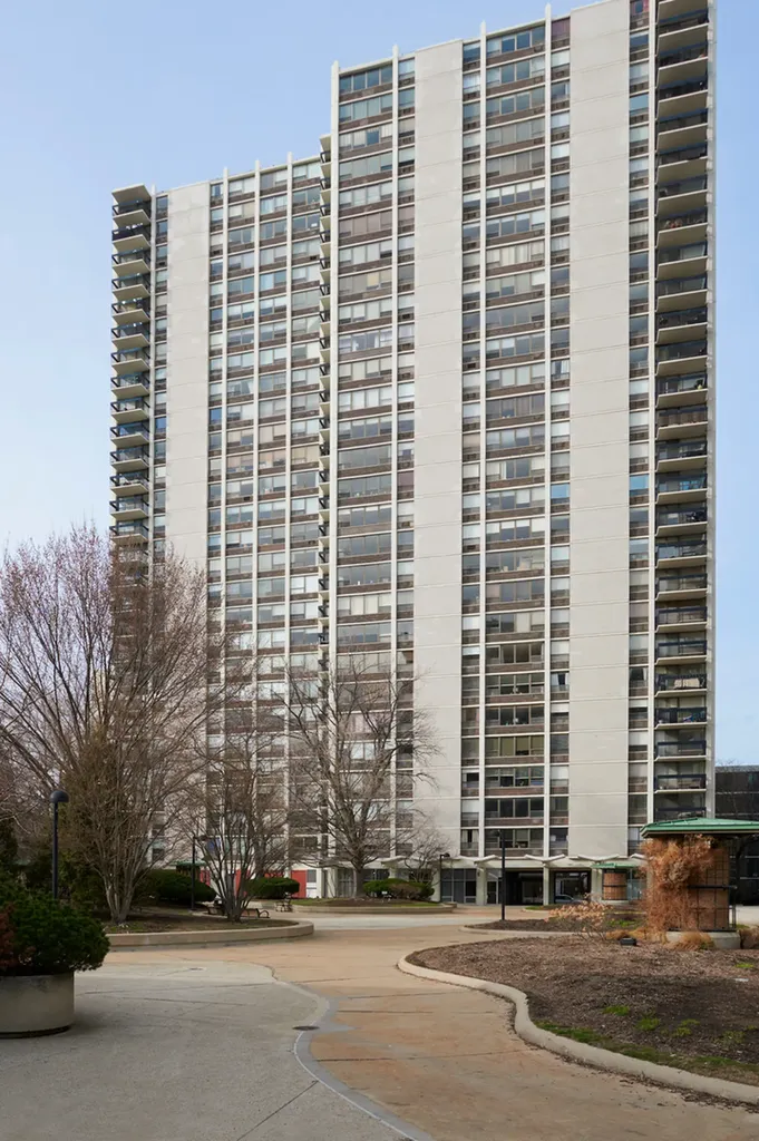 1460 North Sandburg Terrace Chicago IL 60610