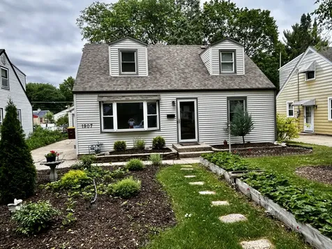 1907 West Pearl Avenue Rockford IL 61103
