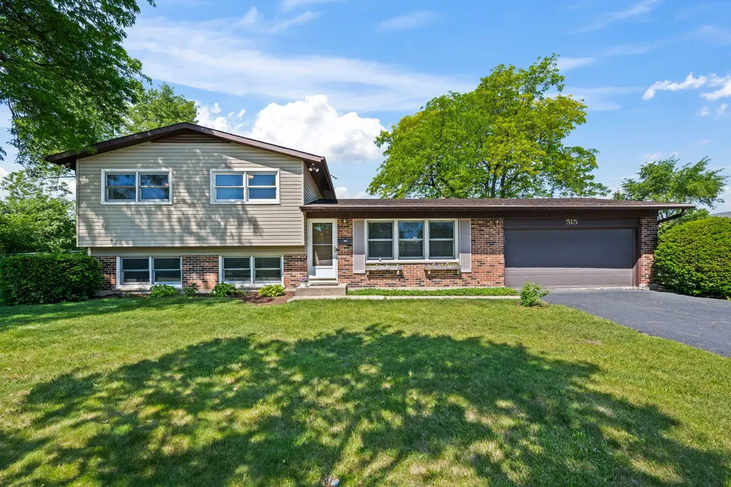 515 West Tanglewood Drive Arlington Heights IL 60004