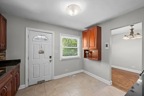 515 West Tanglewood Drive Arlington Heights IL 60004