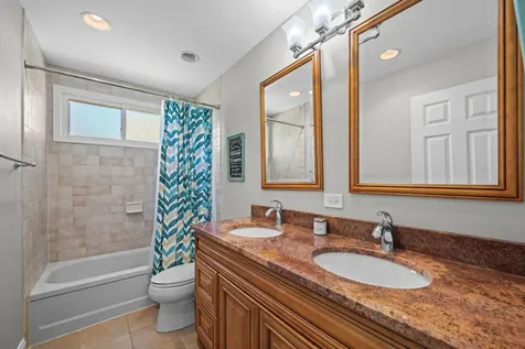 515 West Tanglewood Drive Arlington Heights IL 60004