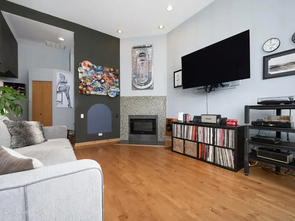 1649 West Ontario Street Chicago IL 60622