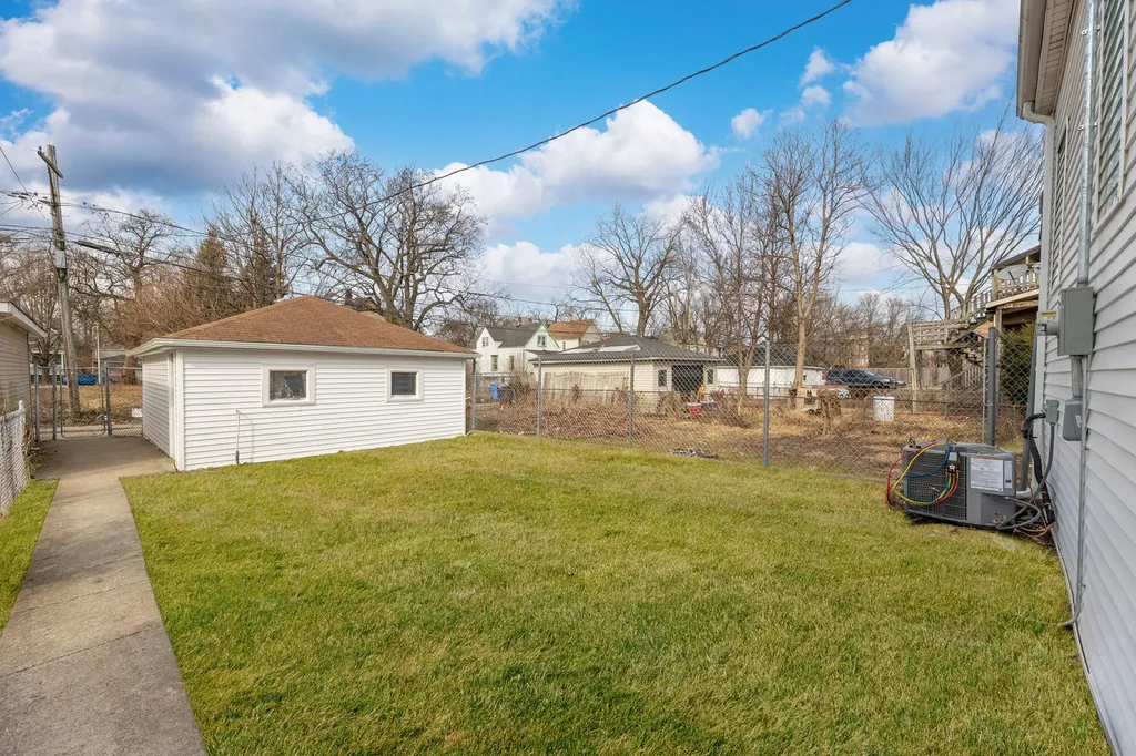 6742 South Carpenter Street Chicago IL 60621