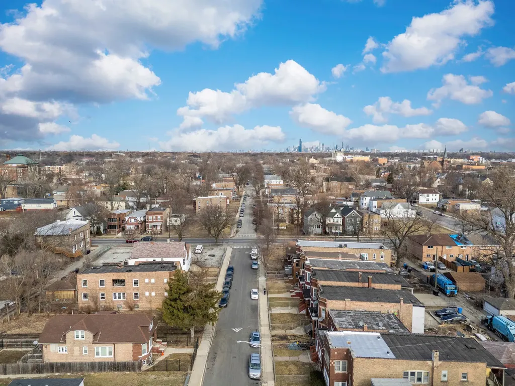 6742 South Carpenter Street Chicago IL 60621