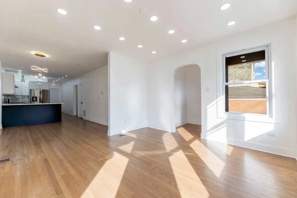 6742 South Carpenter Street Chicago IL 60621