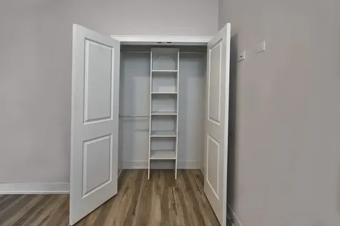 926 East 43rd Street Chicago IL 60653