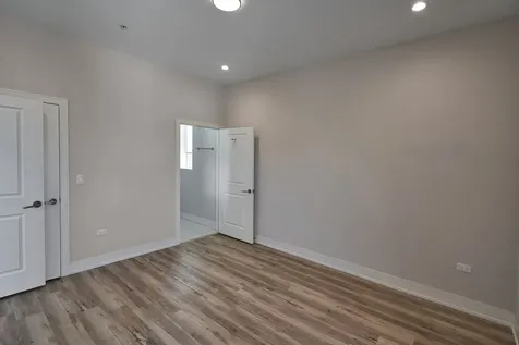 926 East 43rd Street Chicago IL 60653