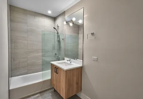 926 East 43rd Street Chicago IL 60653