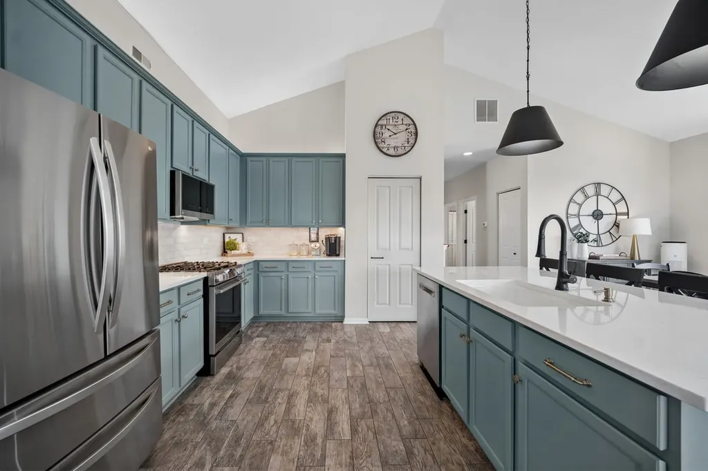 1903 Chase Lane Aurora IL 60502