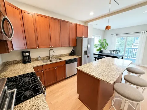 1330 West Roscoe Street Chicago IL 60657