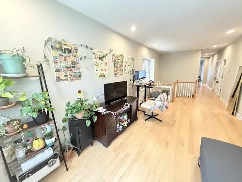 1330 West Roscoe Street Chicago IL 60657