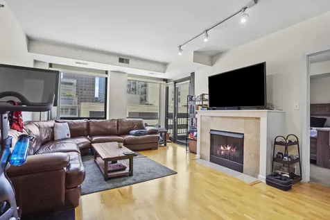 1212 North Wells Street Chicago IL 60610
