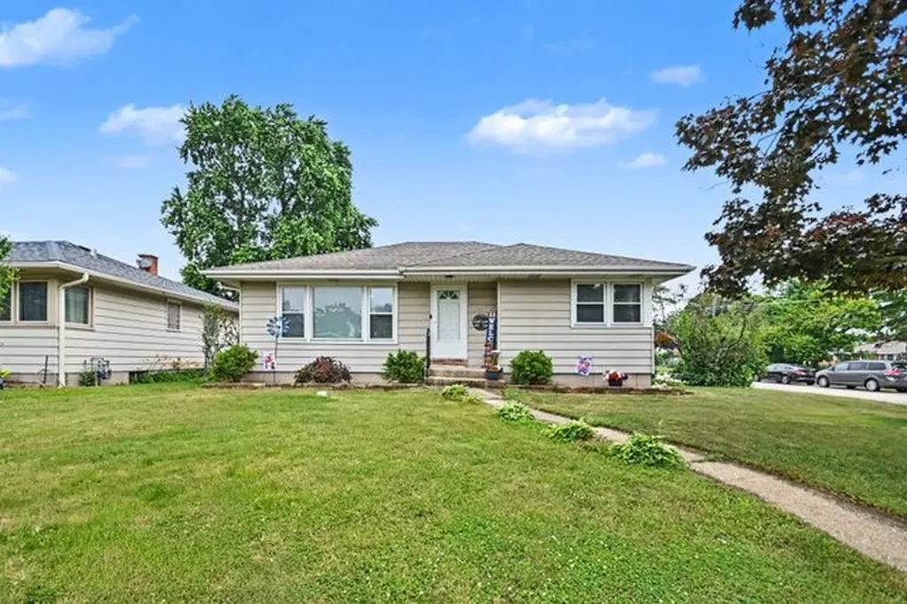901 Brookwood Street Bensenville IL 60106