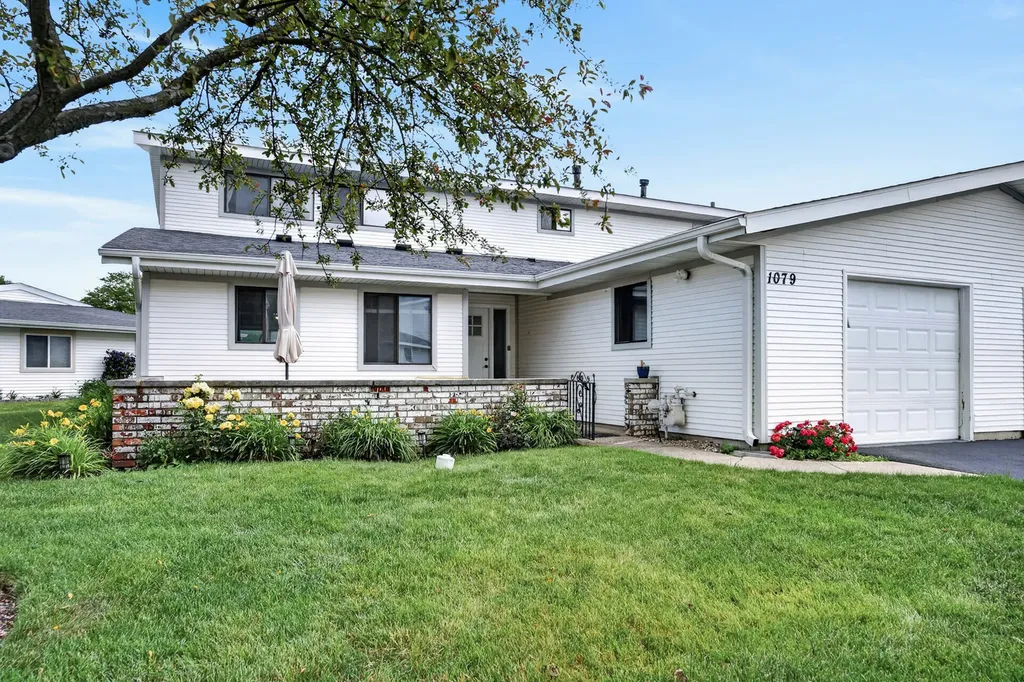 1079 Foxboro Lane Schaumburg IL 60193