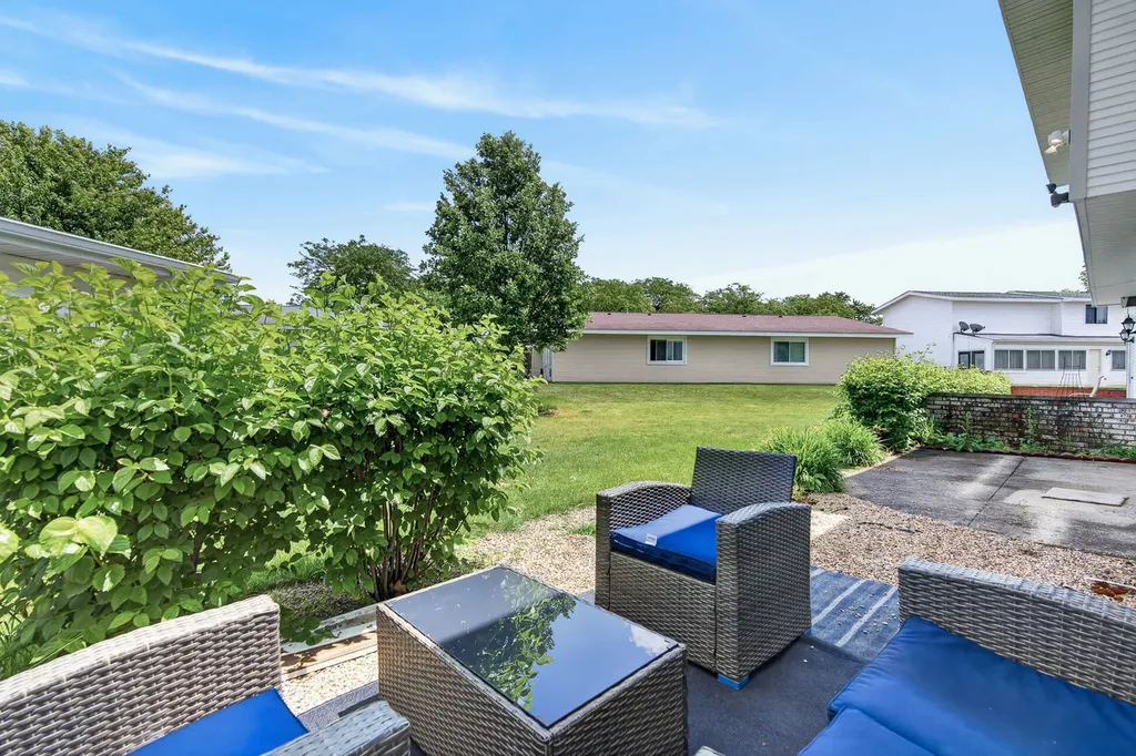 1079 Foxboro Lane Schaumburg IL 60193