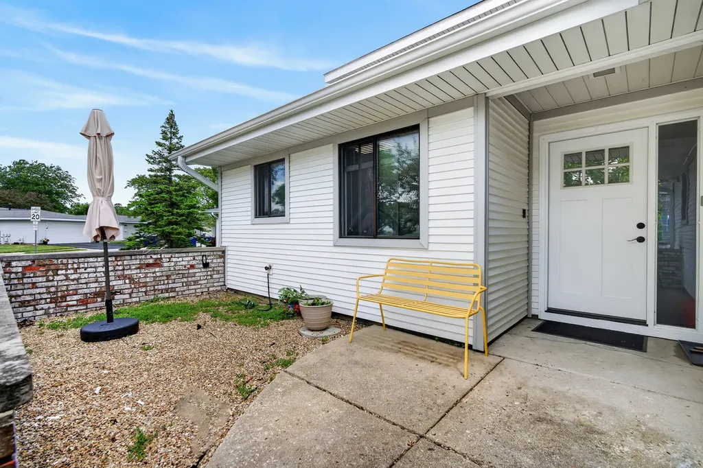 1079 Foxboro Lane Schaumburg IL 60193