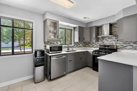 1079 Foxboro Lane Schaumburg IL 60193