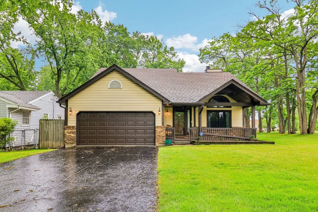 1079 Braeburn Road Mundelein IL 60060