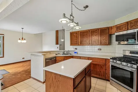 1079 Braeburn Road Mundelein IL 60060