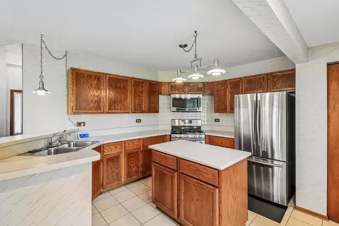 1079 Braeburn Road Mundelein IL 60060