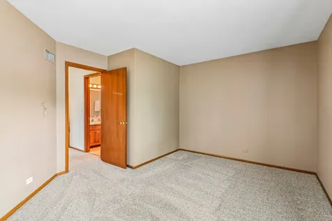 1079 Braeburn Road Mundelein IL 60060