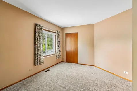 1079 Braeburn Road Mundelein IL 60060