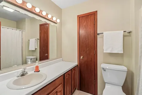 1079 Braeburn Road Mundelein IL 60060
