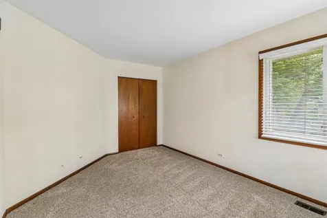 1079 Braeburn Road Mundelein IL 60060