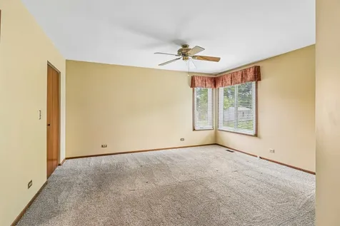 1079 Braeburn Road Mundelein IL 60060