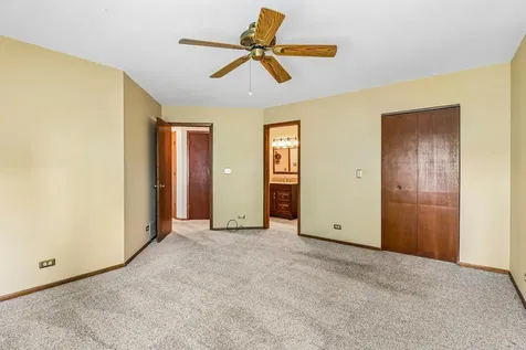 1079 Braeburn Road Mundelein IL 60060