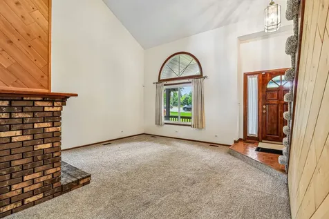 1079 Braeburn Road Mundelein IL 60060