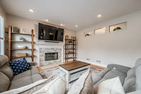 580 Hamilton Lane North Aurora IL 60542