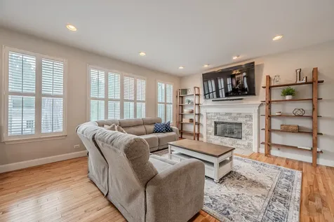 580 Hamilton Lane North Aurora IL 60542