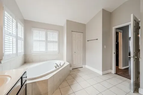 580 Hamilton Lane North Aurora IL 60542