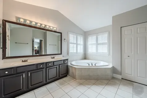 580 Hamilton Lane North Aurora IL 60542