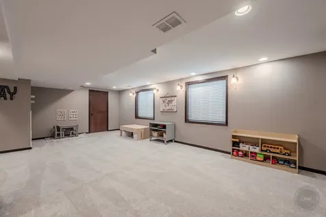 580 Hamilton Lane North Aurora IL 60542