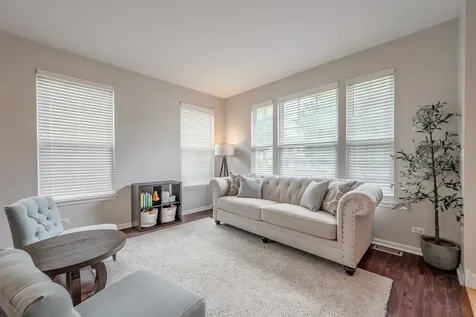 580 Hamilton Lane North Aurora IL 60542