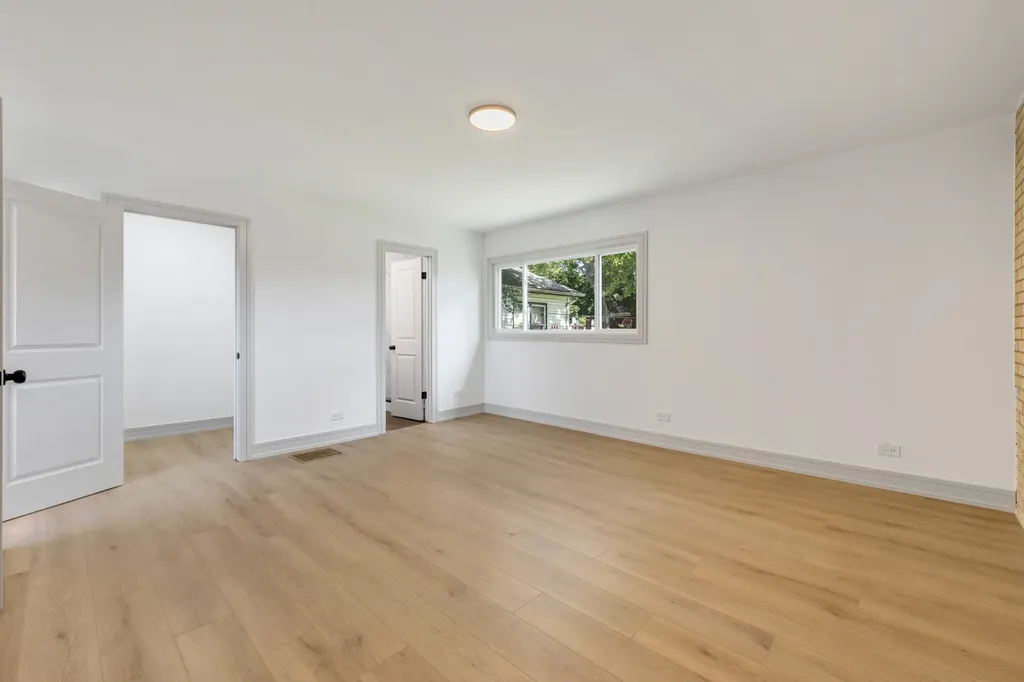 10205 South Yale Avenue Chicago IL 60628