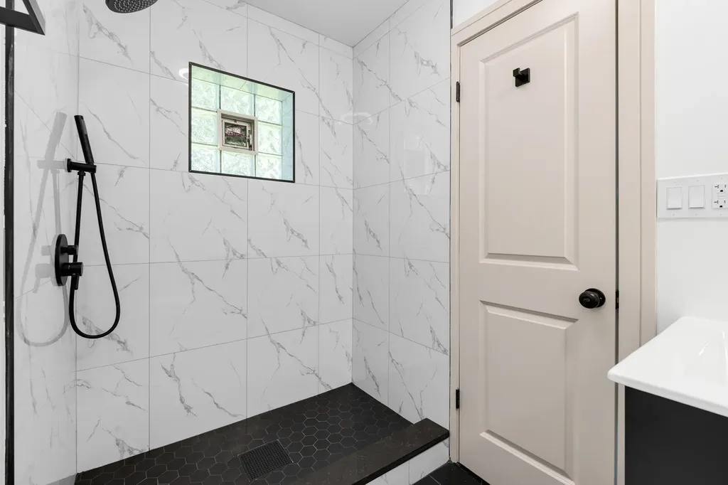 10205 South Yale Avenue Chicago IL 60628