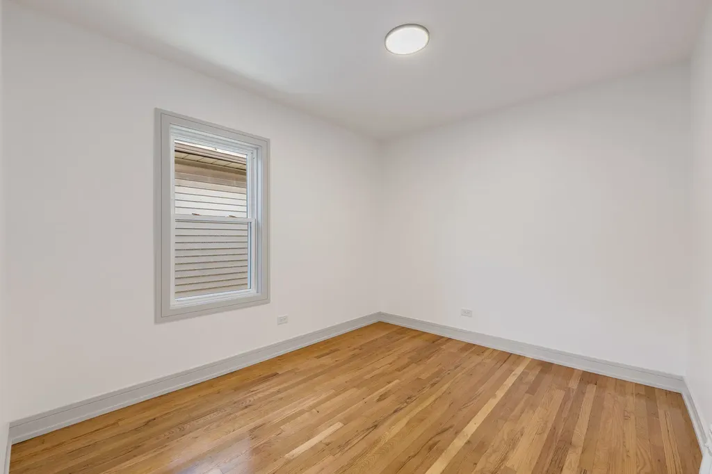 10205 South Yale Avenue Chicago IL 60628