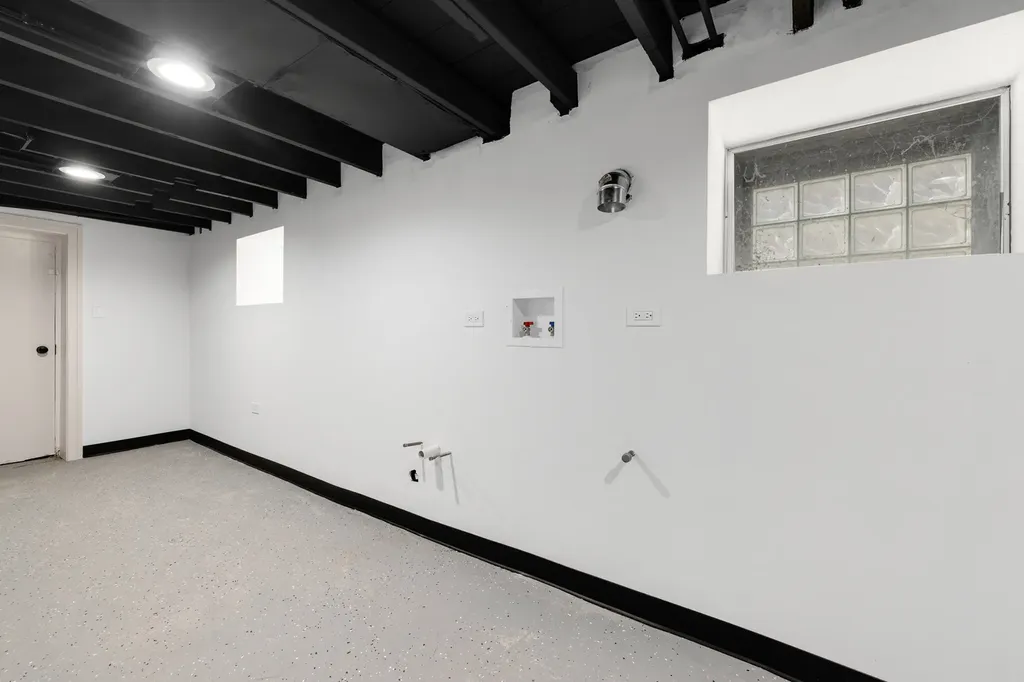10205 South Yale Avenue Chicago IL 60628