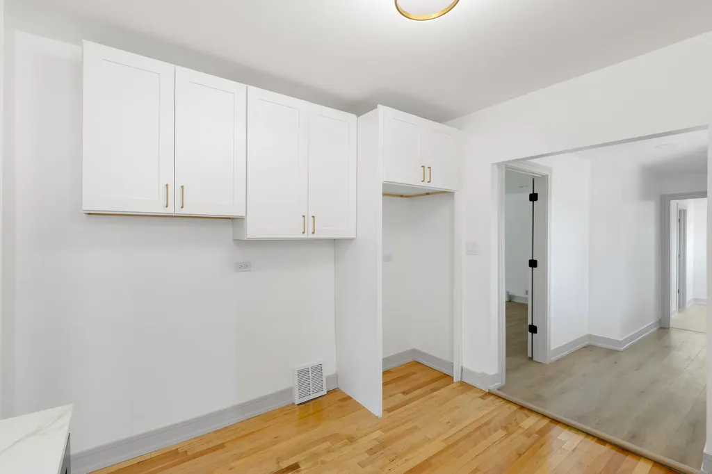 10205 South Yale Avenue Chicago IL 60628
