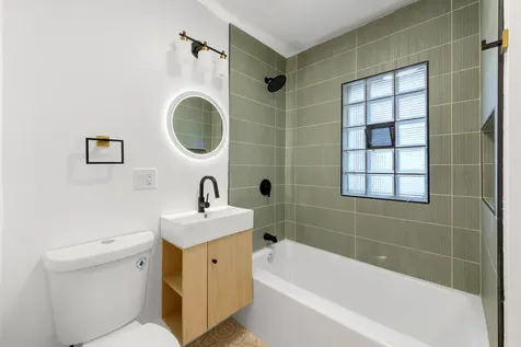 10205 South Yale Avenue Chicago IL 60628