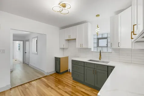10205 South Yale Avenue Chicago IL 60628